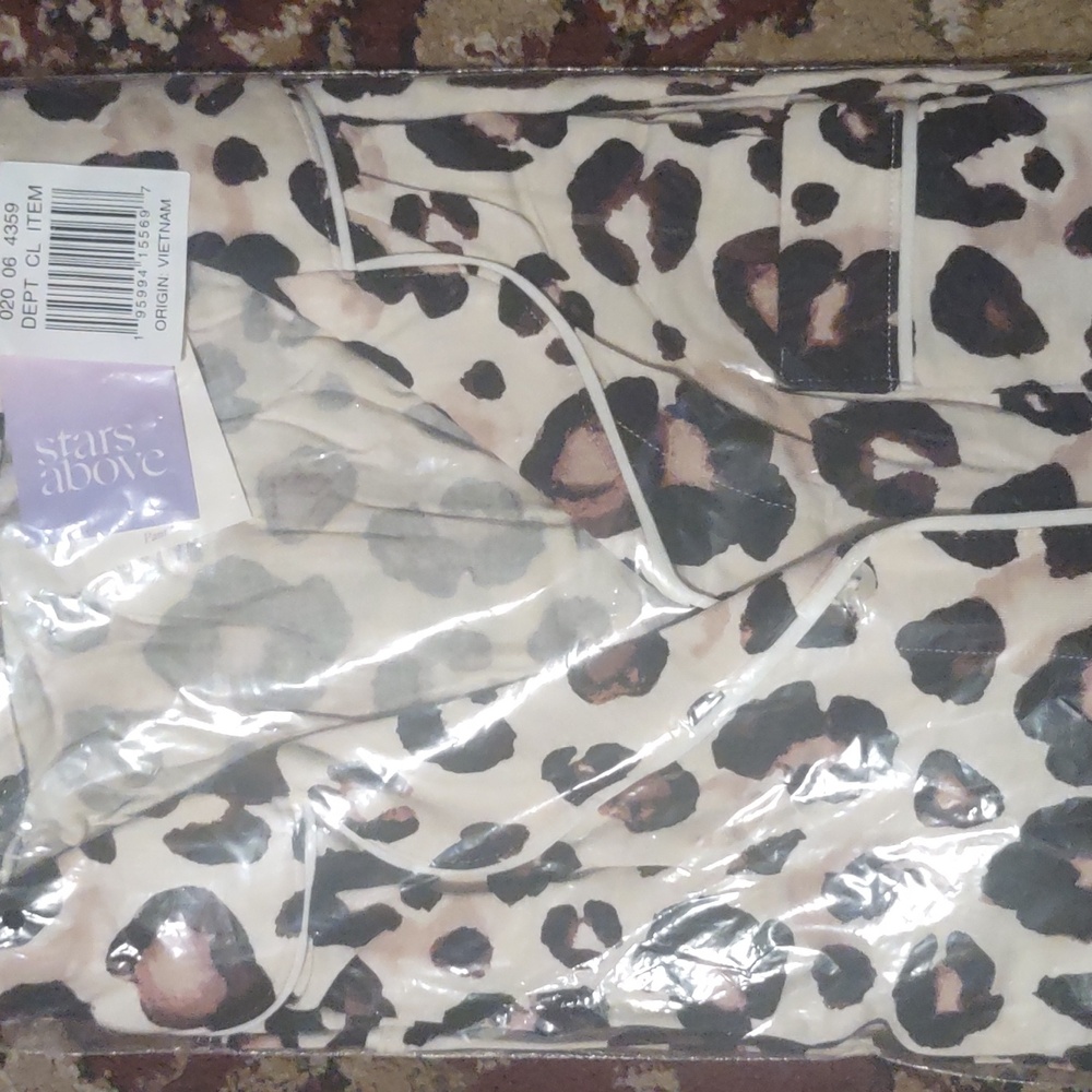 Most comfortable pjs ever! Stars above Pajamas. Comfortable  leopard - Picture 2 of 3